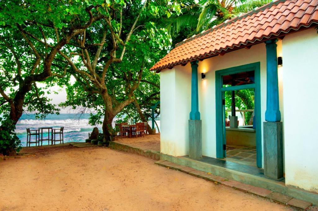 Ocean Gateway Dickwella Hotel ภายนอก รูปภาพ