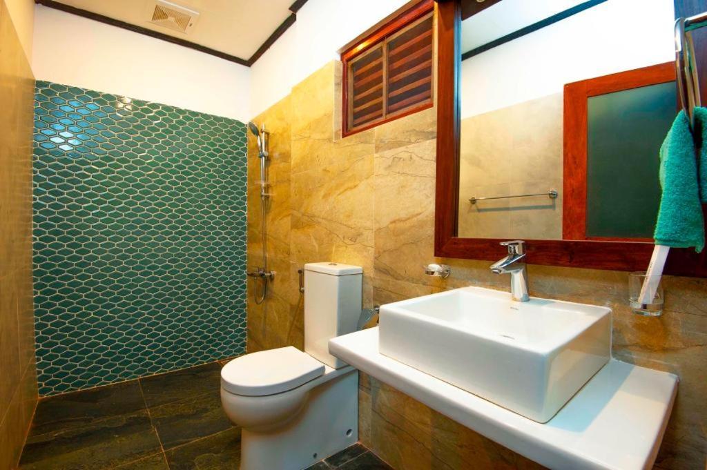 Ocean Gateway Dickwella Hotel ภายนอก รูปภาพ